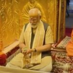 Prime Minister Narendra Modi performing rituals at the Kashi Vishwanath Temple in Varanasi. (Image: HT)